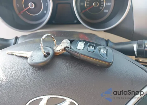 2013 Hyundai Elantra Gls z USA, uszkodzony, nr VIN KMHDH4AE4DU642730